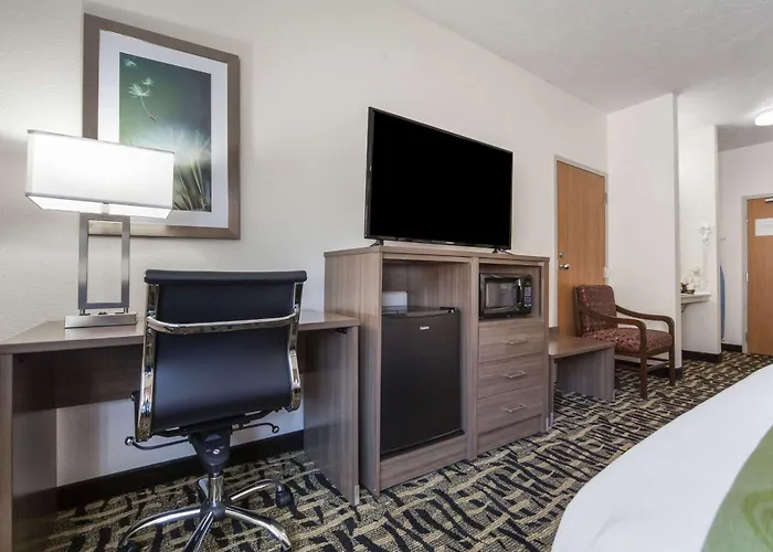 Quality Inn & Suites West Omaha - Ne Linclon