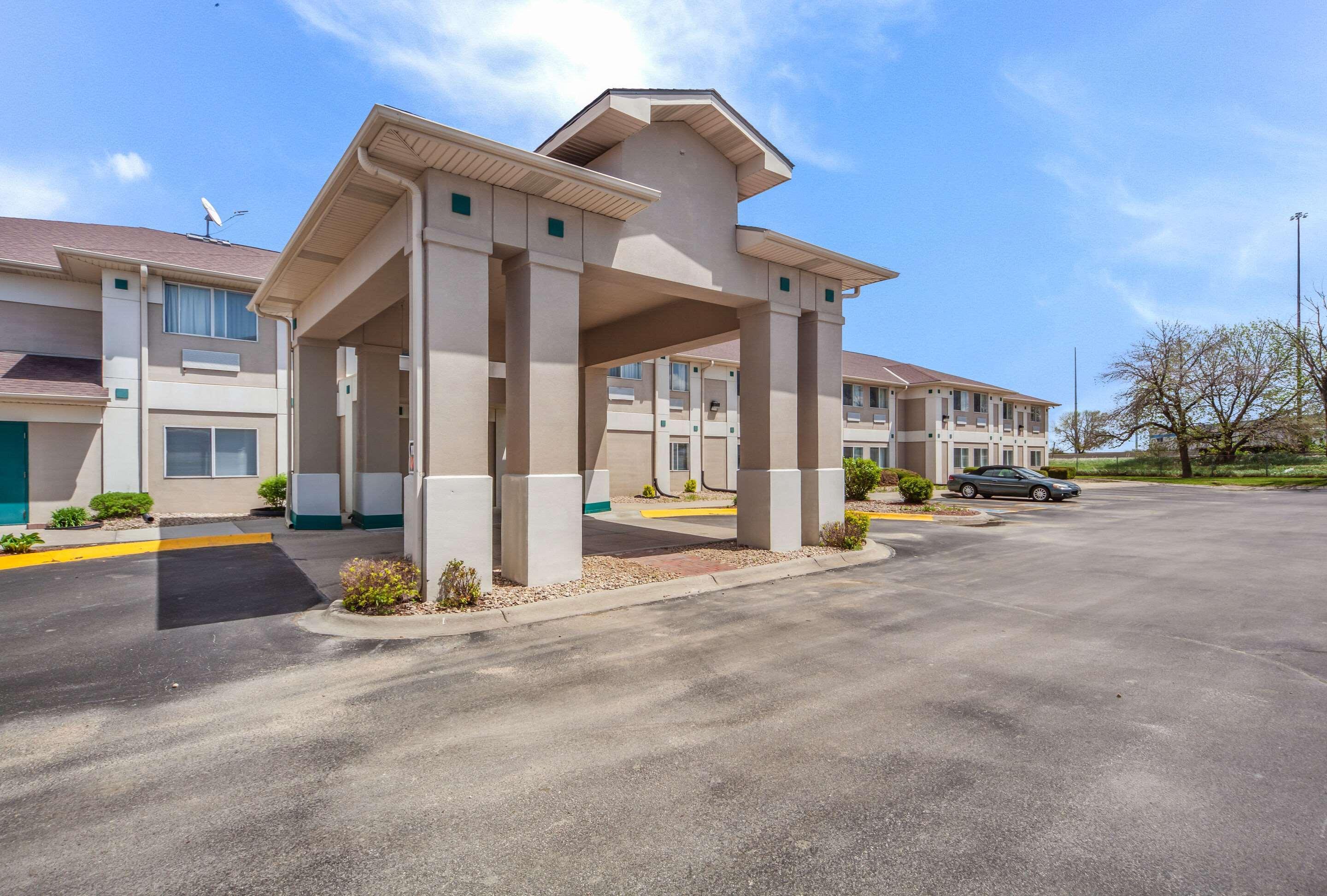 Quality & West - Ne Linclon Hotel